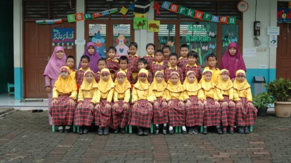 Supplier seragam sekolah islam terpadu di Maluku
