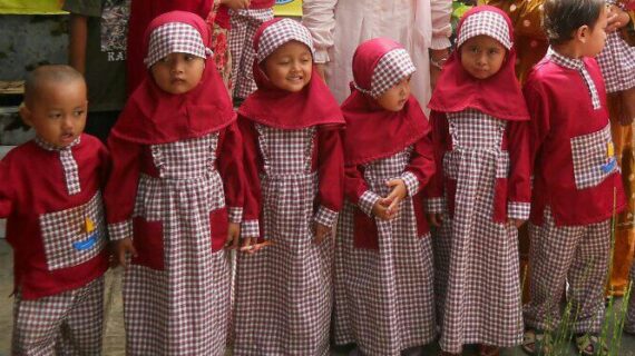 Supplier seragam sekolah muslim anak di Maluku